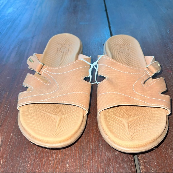 KuaiLu sandals! Like new! - Picture 3 of 10